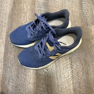 New Balance Fresh Foam Men’s Size 8 – Navy/Gold 👟
